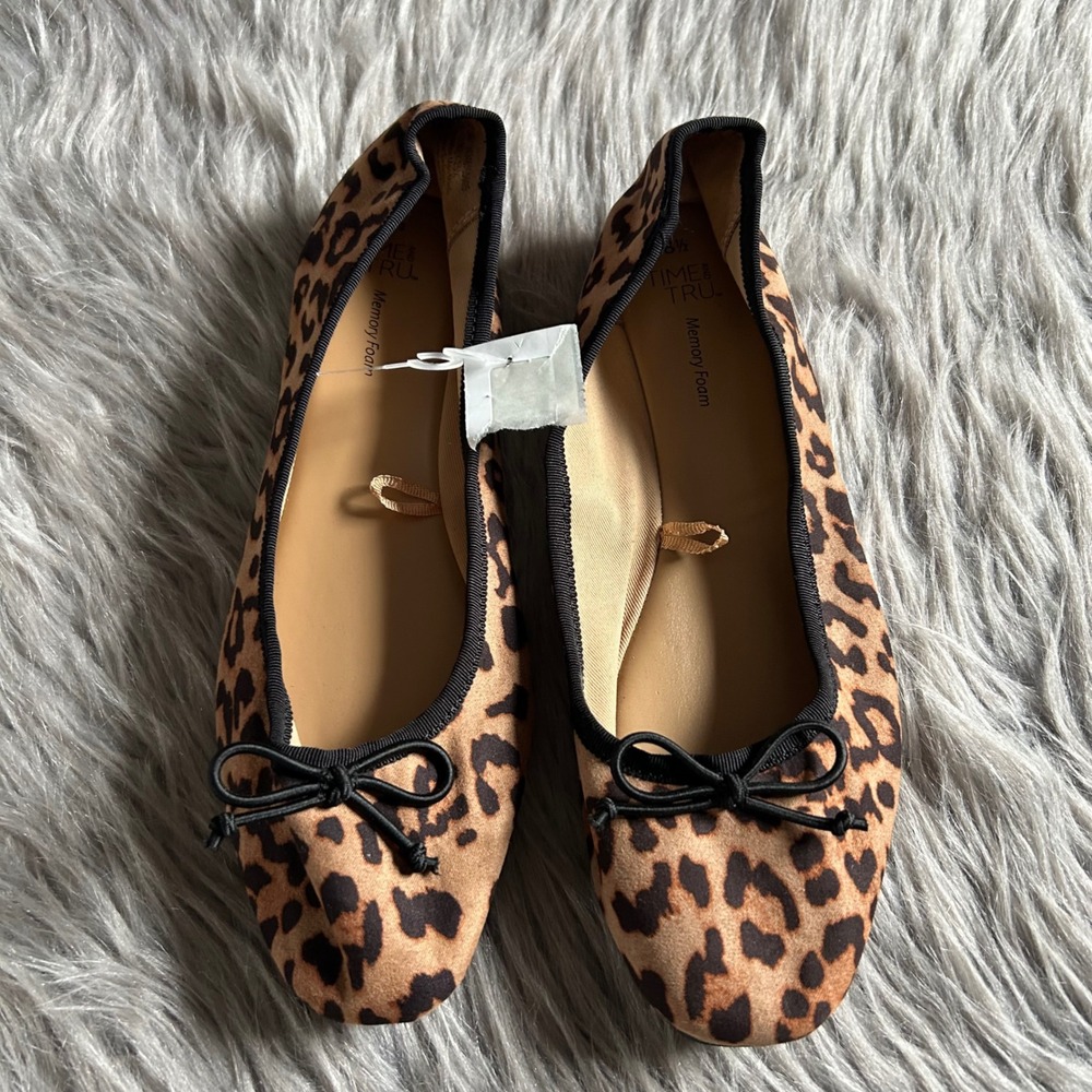 Time And Tru Leopard Flats Womens Size 8 1/2 Brown Slip On Shoes Animal Print